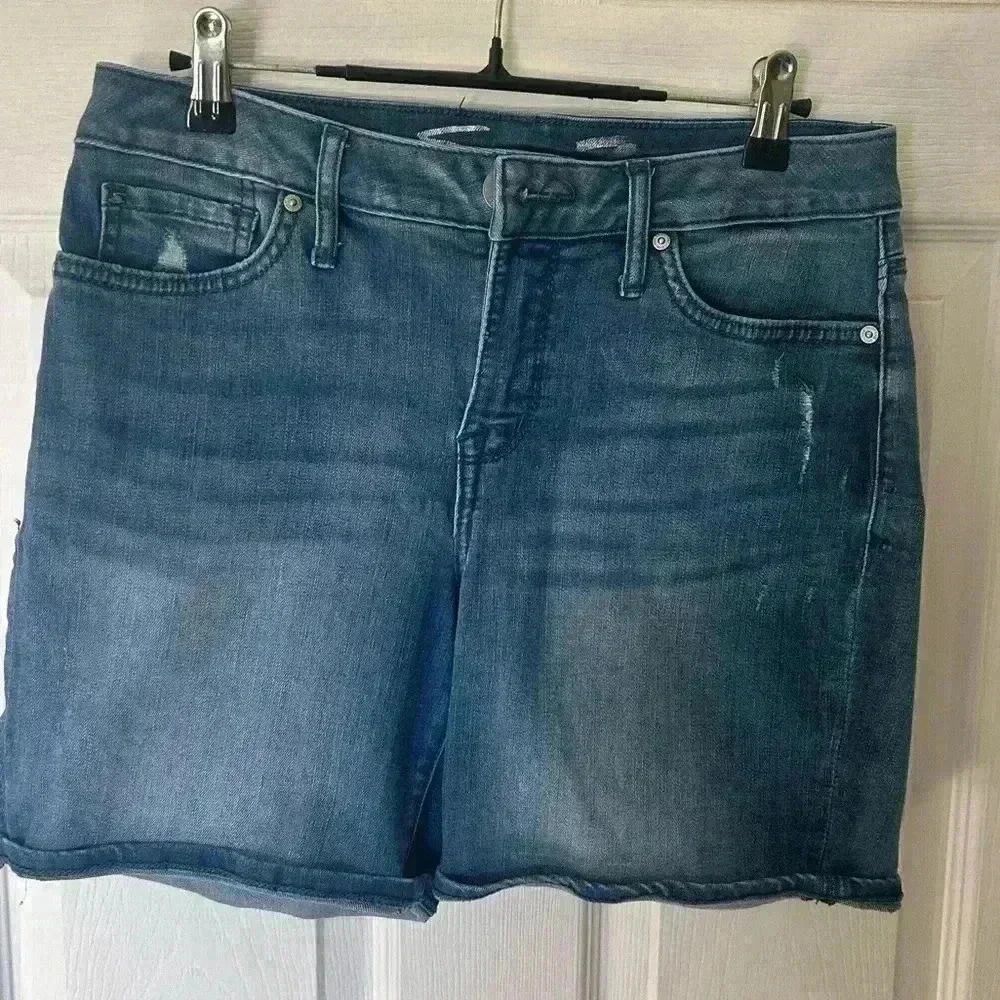 Seven7 Denim Shorts. Distressed. Women’s Size 4. Inseam 6”